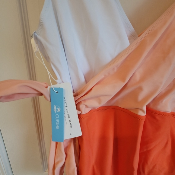 CUPSHE brand new suit, never worn - Picture 2 of 8